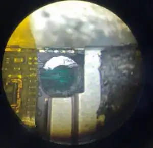 etape deux soudure pistes iphone 5s ecran bleu