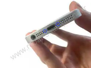 Retirer-ecran-iPhone-2 Retirer les vis pentalobes du bas de l'iPhone