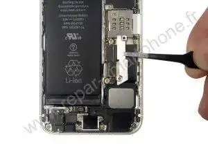 Retirer la plaque de la batterie de l'iPhone 2 Retirer la plaque de la batterie de l'iPhone 2