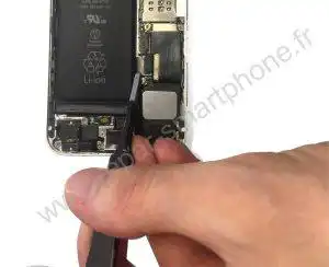 Debranchement du connecteur de batterie iPhone 1 Debranchement du connecteur de batterie iPhone 1