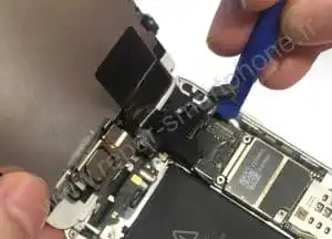 Retirer la nappe de l ecran iPhone 5S SE Retirer la nappe de l ecran iPhone 5S SE