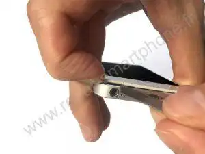 Retirer l'ecran d'un iPhone avec un cutter 2 Retirer l'ecran d'un iPhone avec un cutter 2