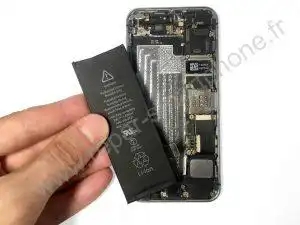 Retirer la batterie iPhone 5S SE
